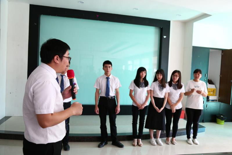 進(jìn)行游戲環(huán)節(jié)增加會(huì)議氣氛 進(jìn)行游戲環(huán)節(jié)增加會(huì)議氣氛