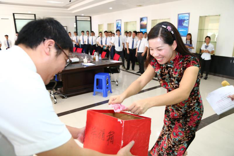 王總會(huì)議遲到2分鐘進(jìn)行樂捐 王總會(huì)議遲到2分鐘進(jìn)行樂捐