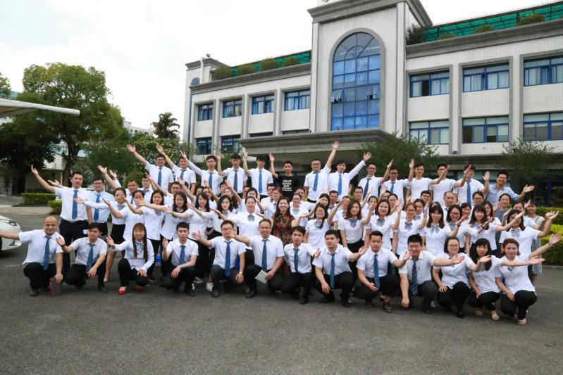 中聯(lián)邦全體人員在企業(yè)門口集體合照 中聯(lián)邦全體人員在企業(yè)門口集體合照